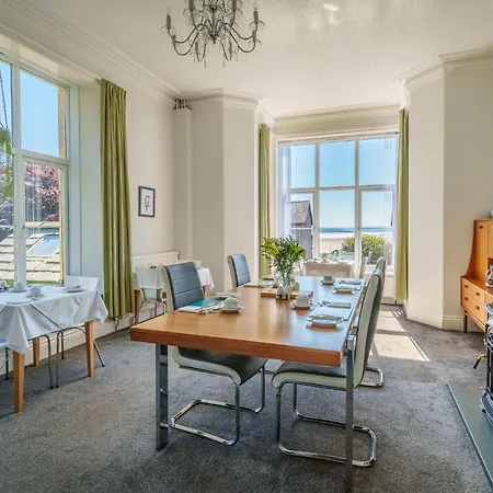 Corner Beech House 4*