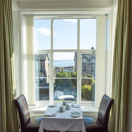 Corner Beech House 4*