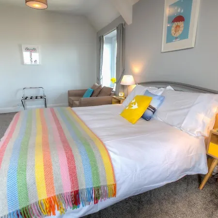 Corner Beech House Penzion 4*